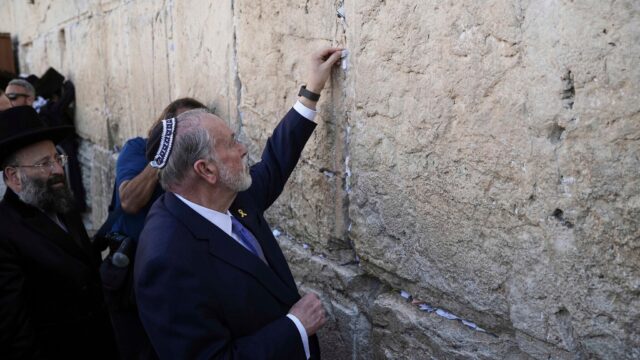 Mike Huckabee Justifies Israeli Military Killing of Aid Seekers in Gaza