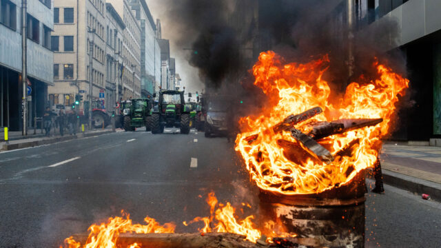 EU Blocks Protesting Farmers in Brussels Using Barbed Wire, Tear Gas and Water Cannons